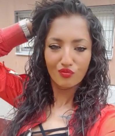604343595: Chica busca chico en Barcelona