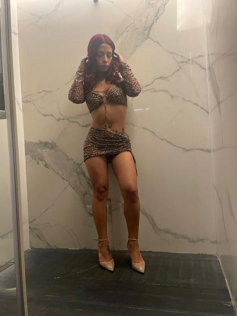 617492072: Chica busca chico en Barcelona