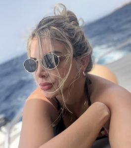 607629515: Chica busca chico en Sevilla