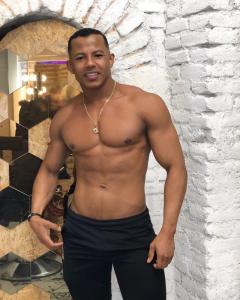 674966448: Chico busca chica en Gerona