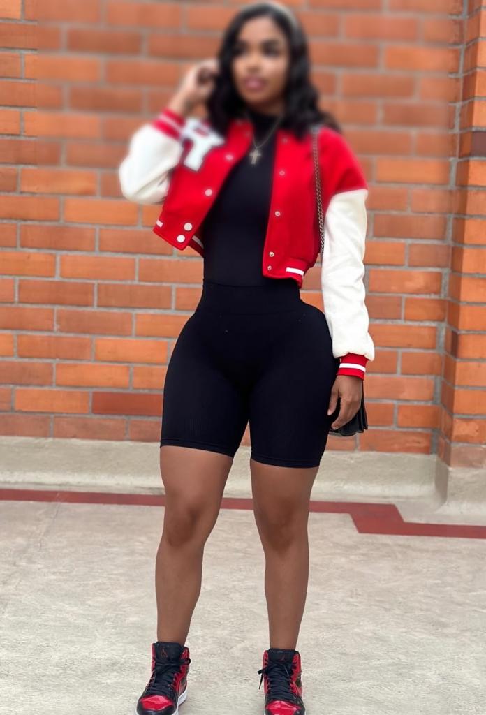 614742653: Chica busca chico en Navarra