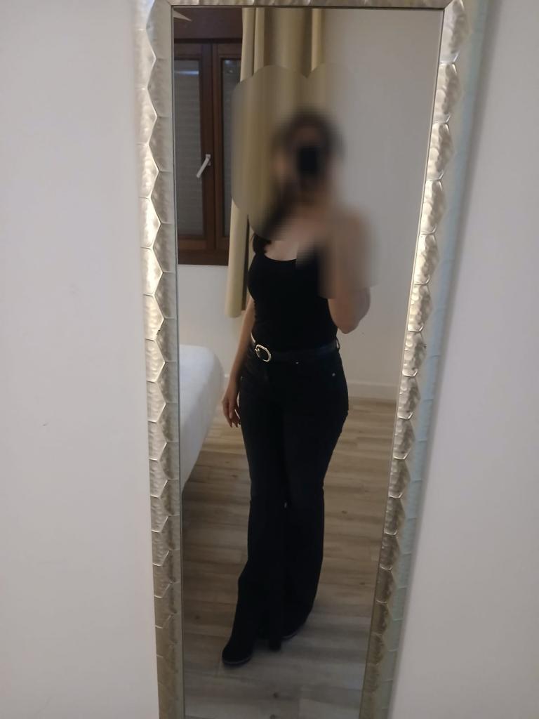 631061196: Chica busca chico en Málaga