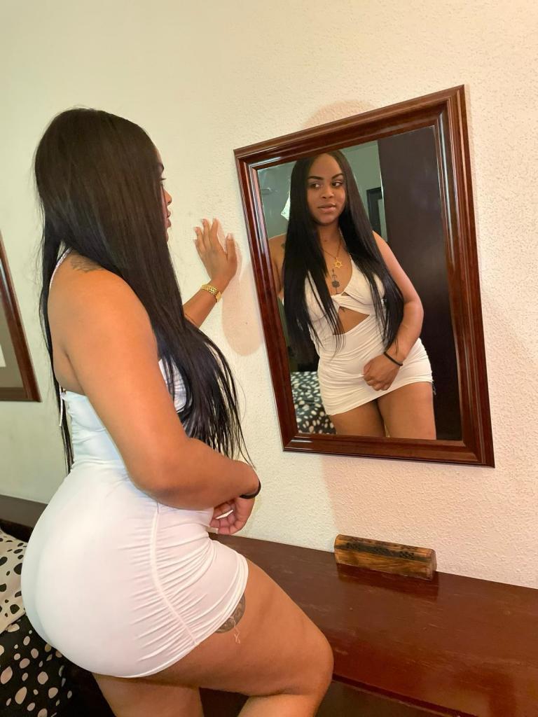 674952764: Chica busca chico en Málaga