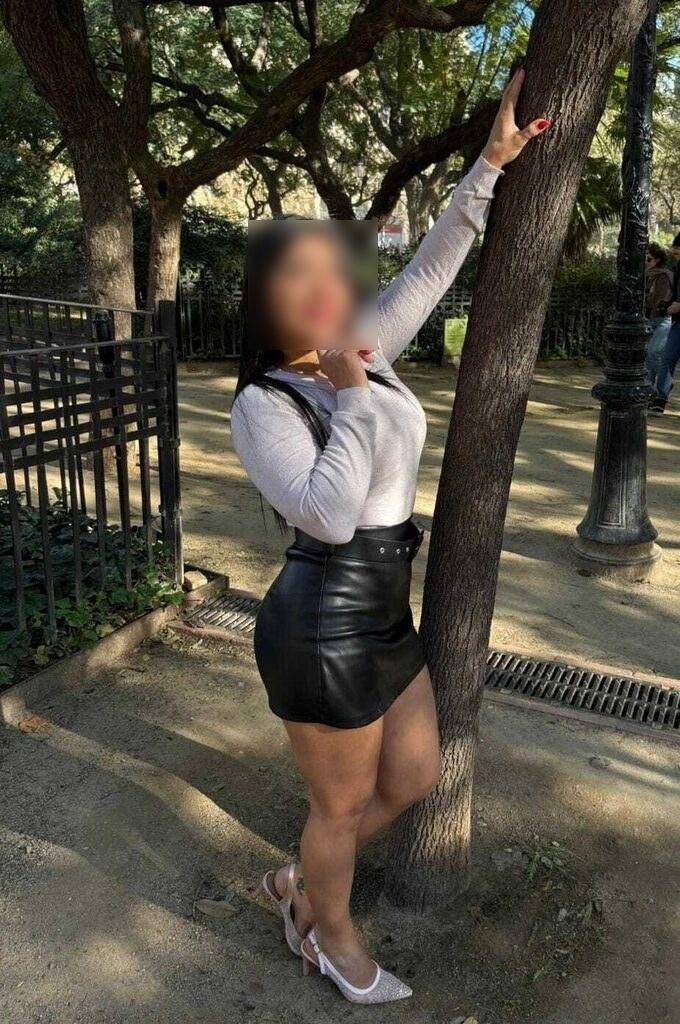 631869781: Chica busca chico en Barcelona