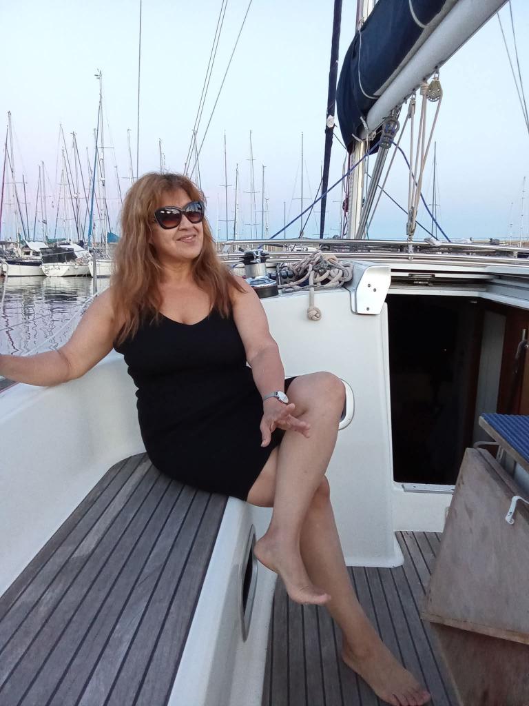 672960215: Chica busca chico en Lugo