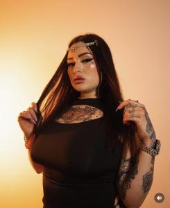 647074019: Chica busca chico en Murcia