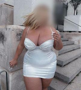 613207904: Chica busca chico en Sevilla