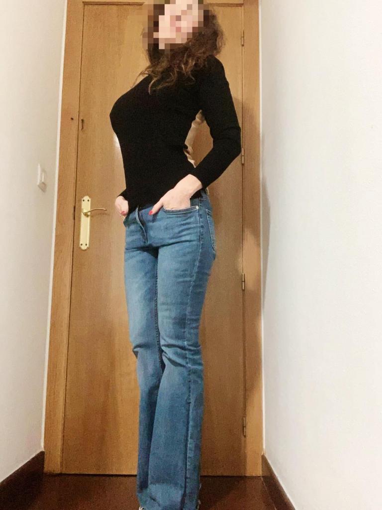 642597564: Chica busca chico en León