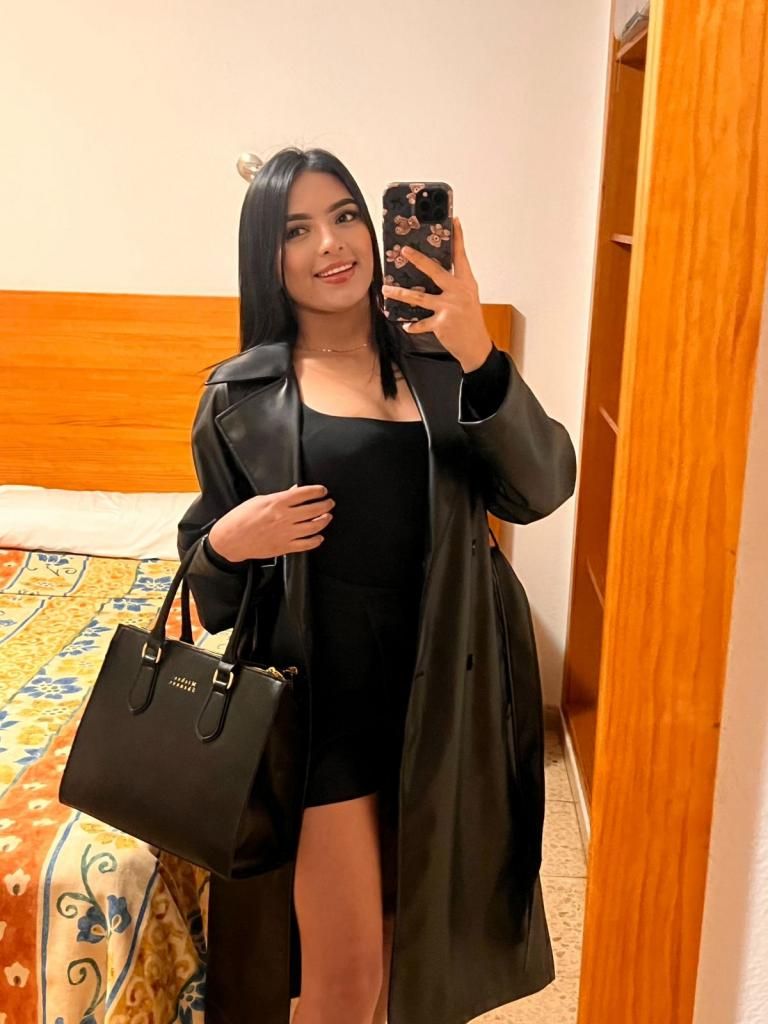 666314324: Chica busca chico en Ibiza