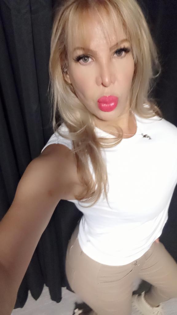 673528676: Transexual en Gerona