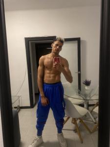 662530822: Chico busca chica en Barcelona