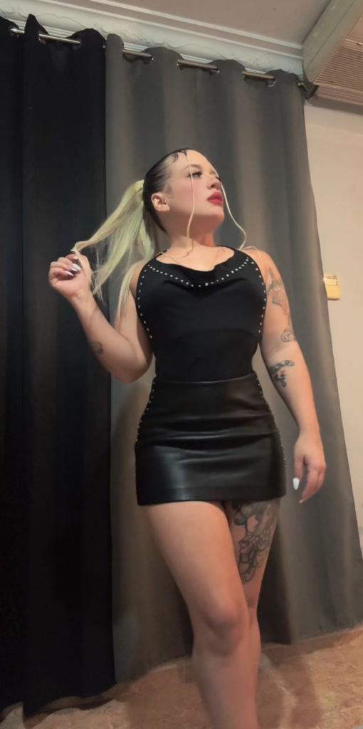 661629375: Chica busca chico en Barcelona