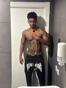 647939467: Chico busca chica en Madrid