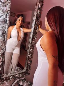 647163074: Chica busca chico en Málaga