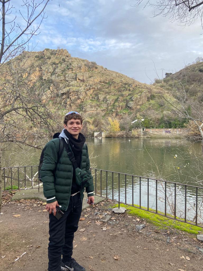 697670989: Chico busca chica en Madrid