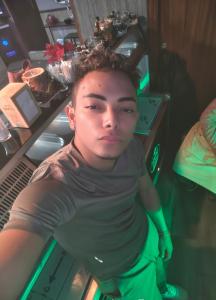 613196110: Chico busca chica en Badajoz