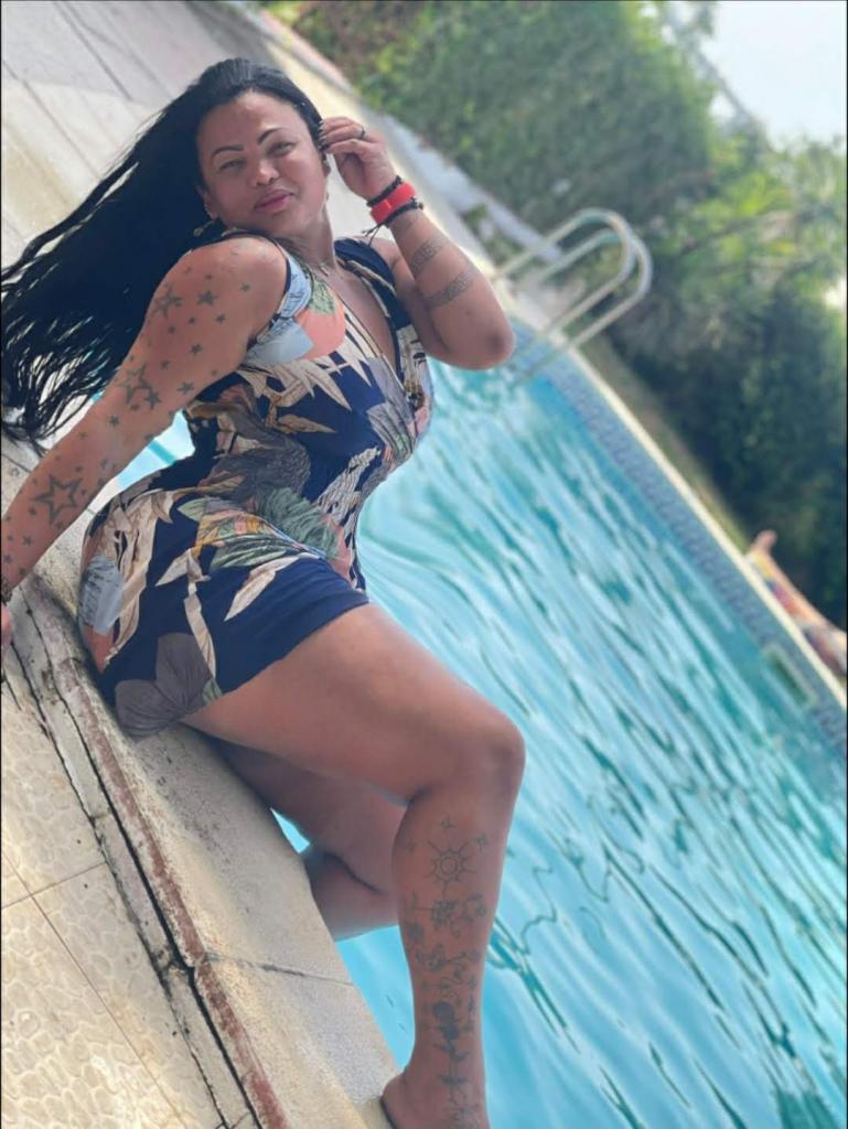 641321395: Transexual en León