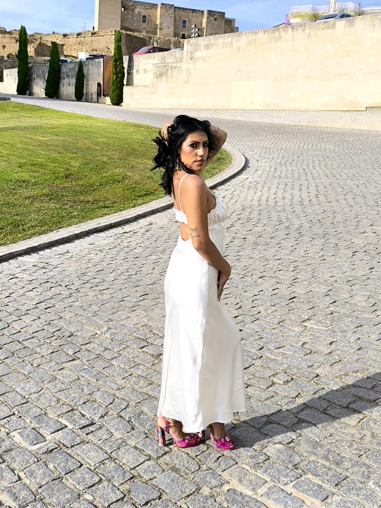 613592989: Chica busca chico en Barcelona