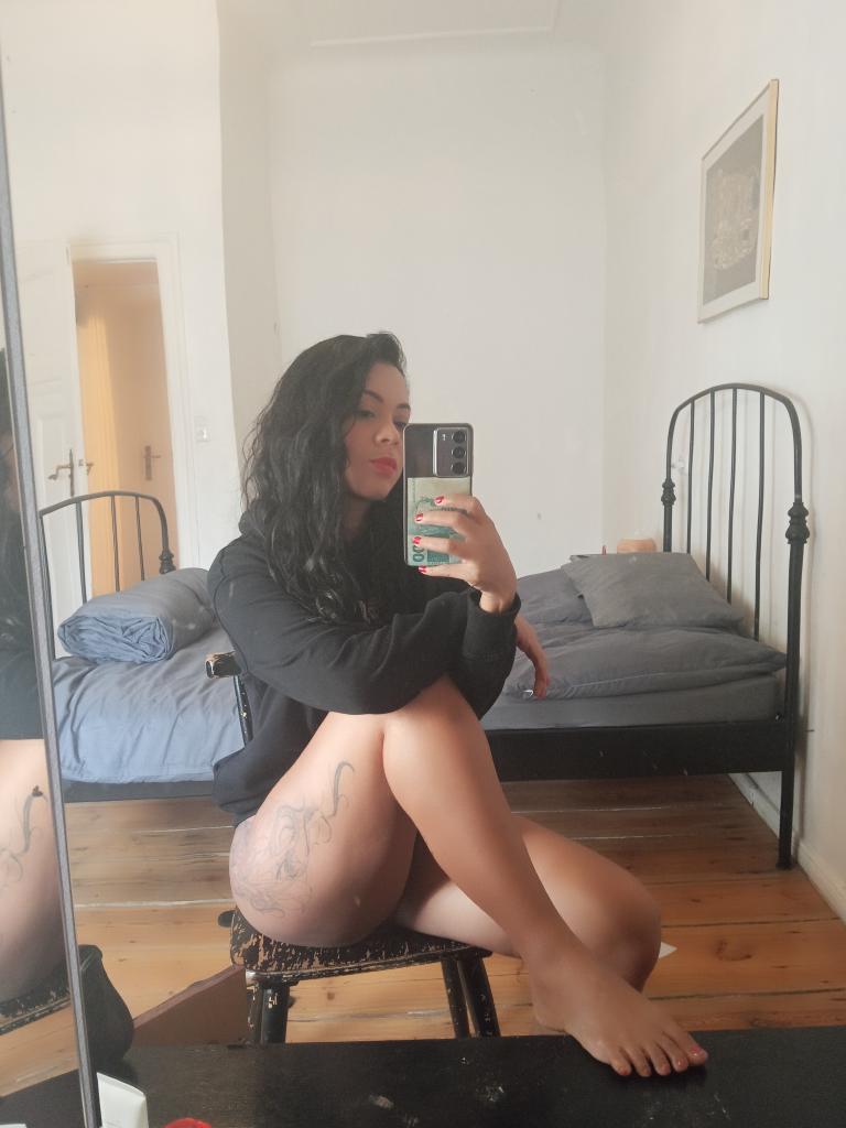 678903783: Chica busca chico en Málaga