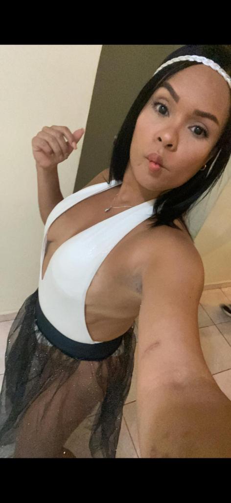 610795783: Chica busca chico en Pontevedra