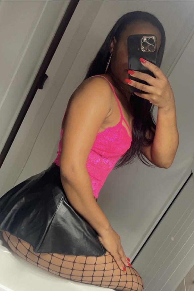 670502467: Chica busca chico en Valencia
