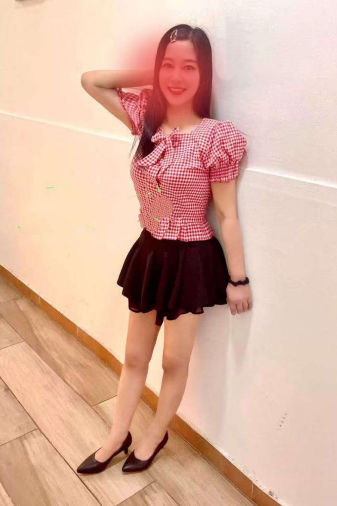 600041501: Chica busca chico en Gerona