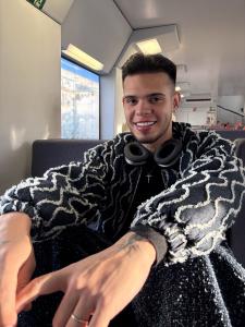 611281428: Chico busca chica en Madrid