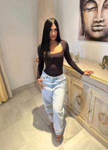 607338255: Chica busca chico en Sevilla