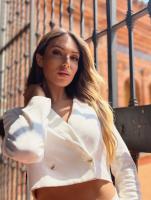 697239440: Chica busca chico en Sevilla