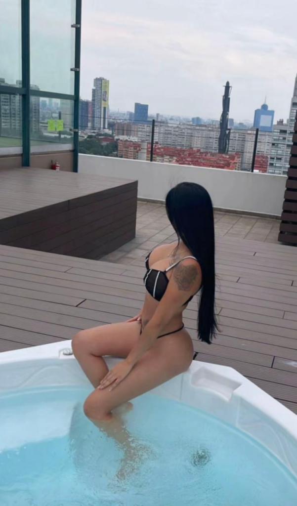 674624198: Chica busca chico en Barcelona