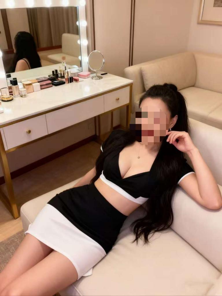 607055803: Chica busca chico en Barcelona