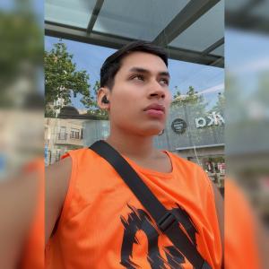 Chico busca chica en Sevilla: 