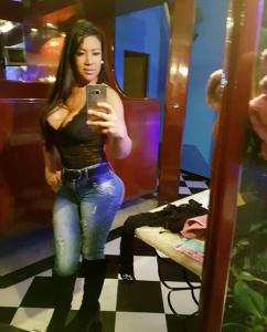 610841923: Chica busca chico en Málaga