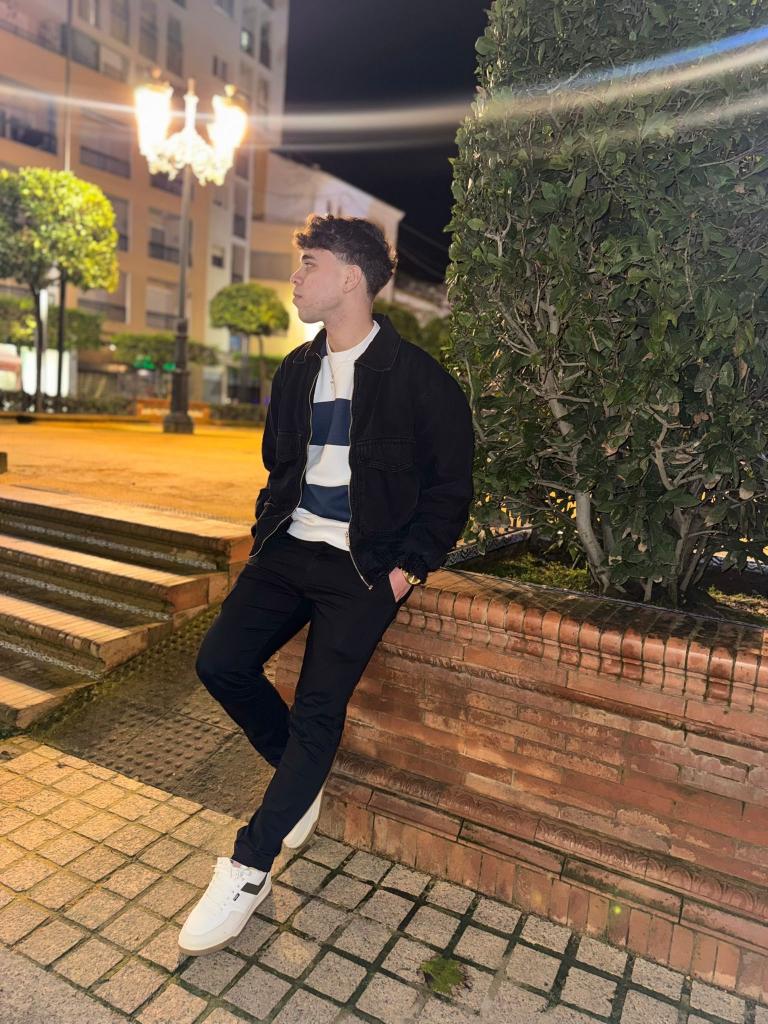 661169359: Chico busca chica en Sevilla