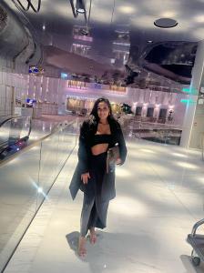 614210813: Chica busca chico en Barcelona