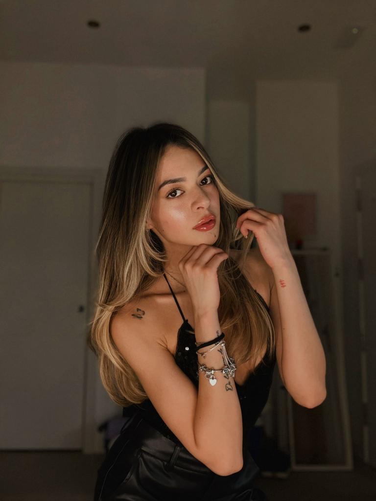 661048481: Chica busca chico en Ibiza