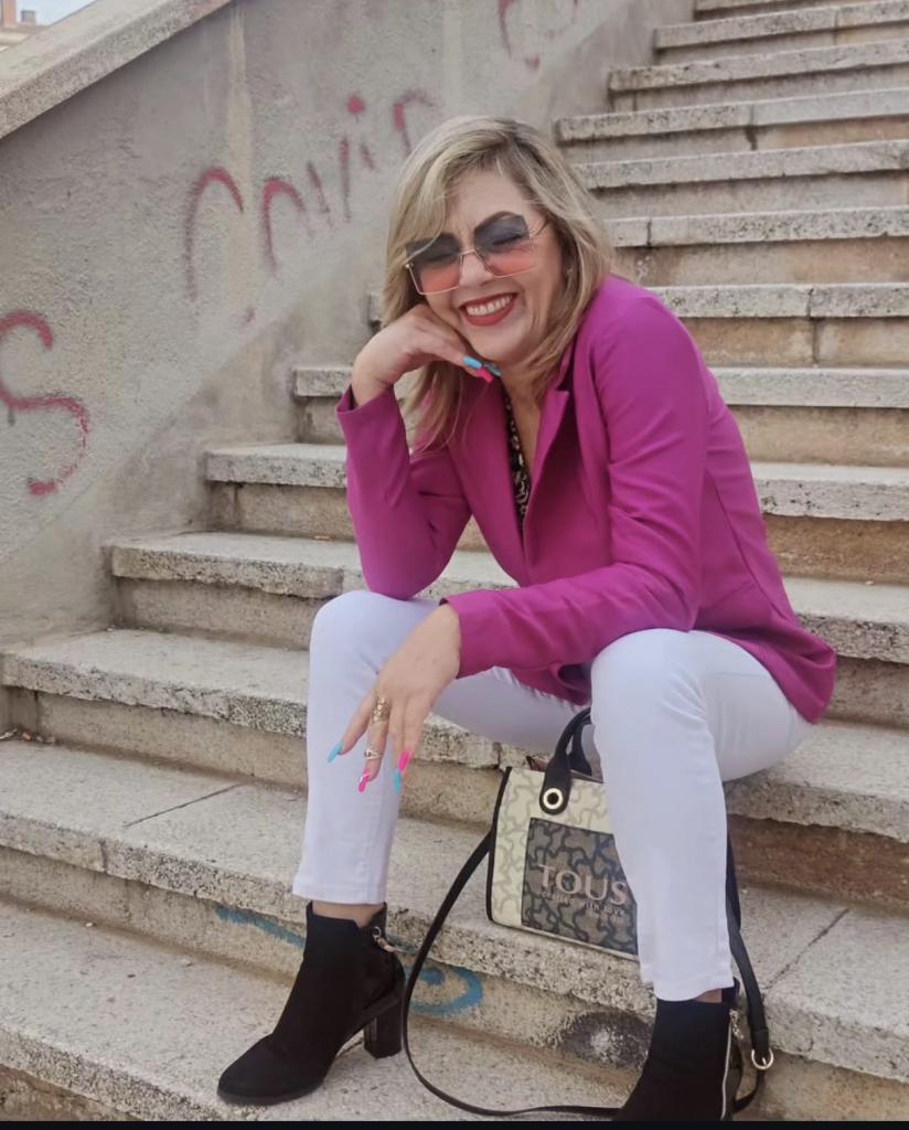 613851304: Chica busca chico en Barcelona