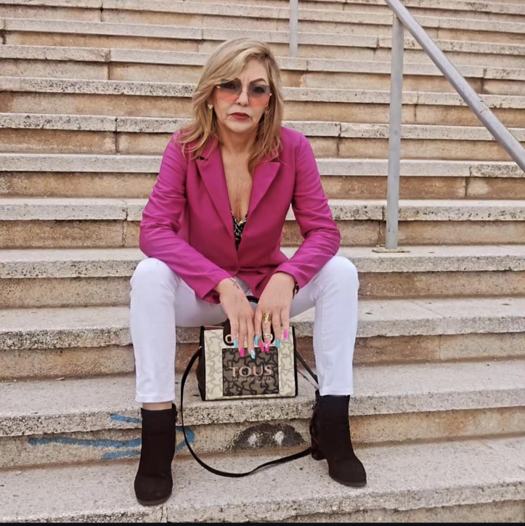 613851304: Chica busca chico en Barcelona