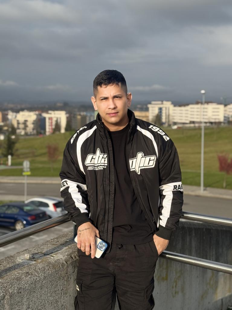 613637662: Chico busca chica en Almería