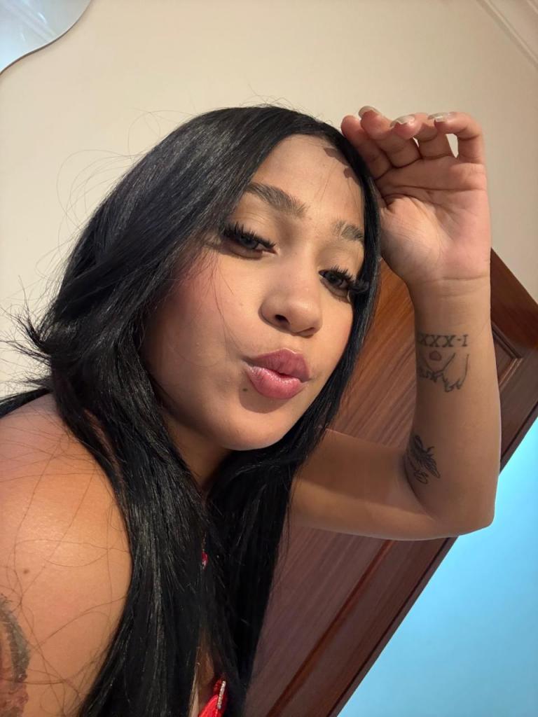 647988449: Chica busca chico en Sevilla