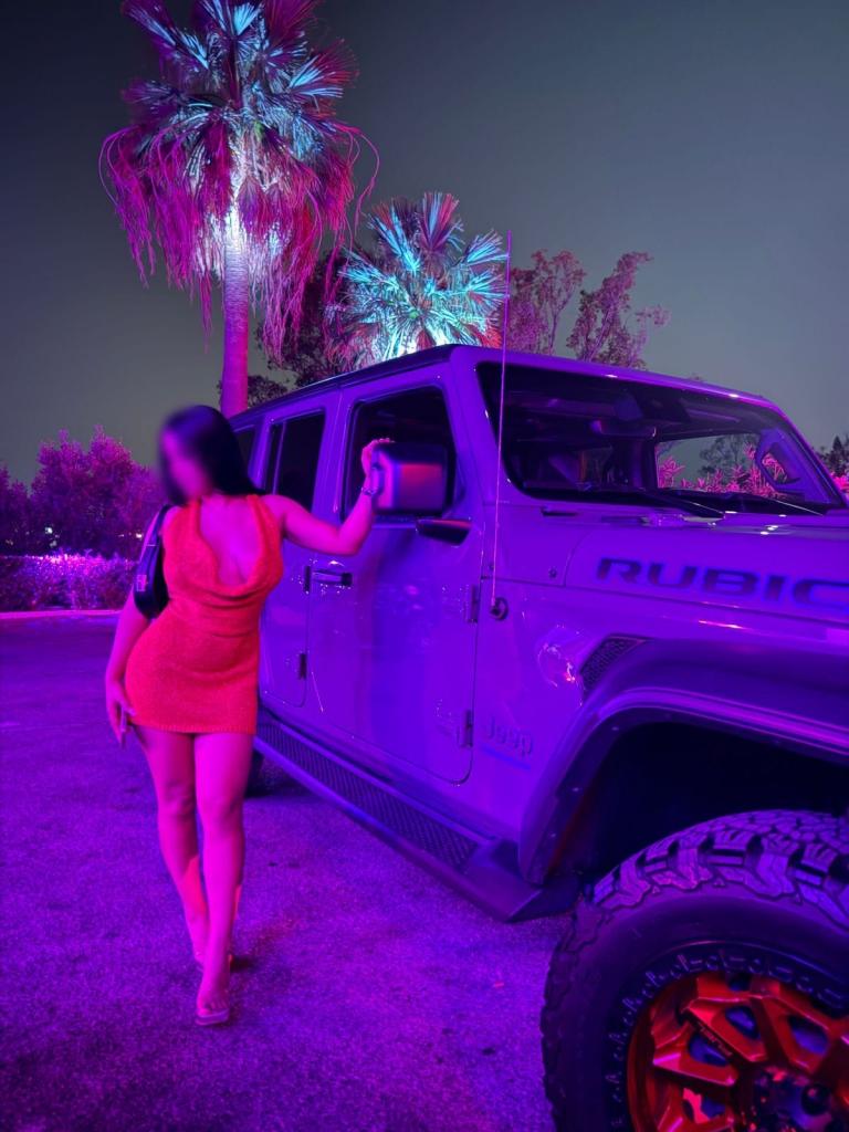 672563510: Chica busca chico en Barcelona