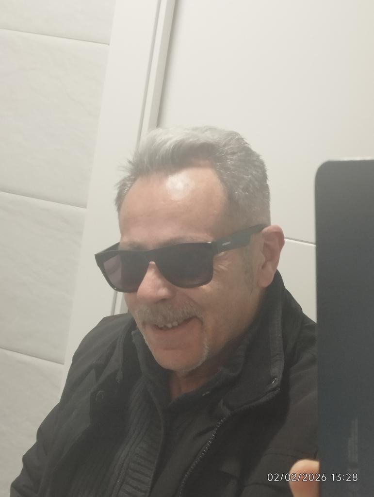 637177737: Chico busca chica en Murcia