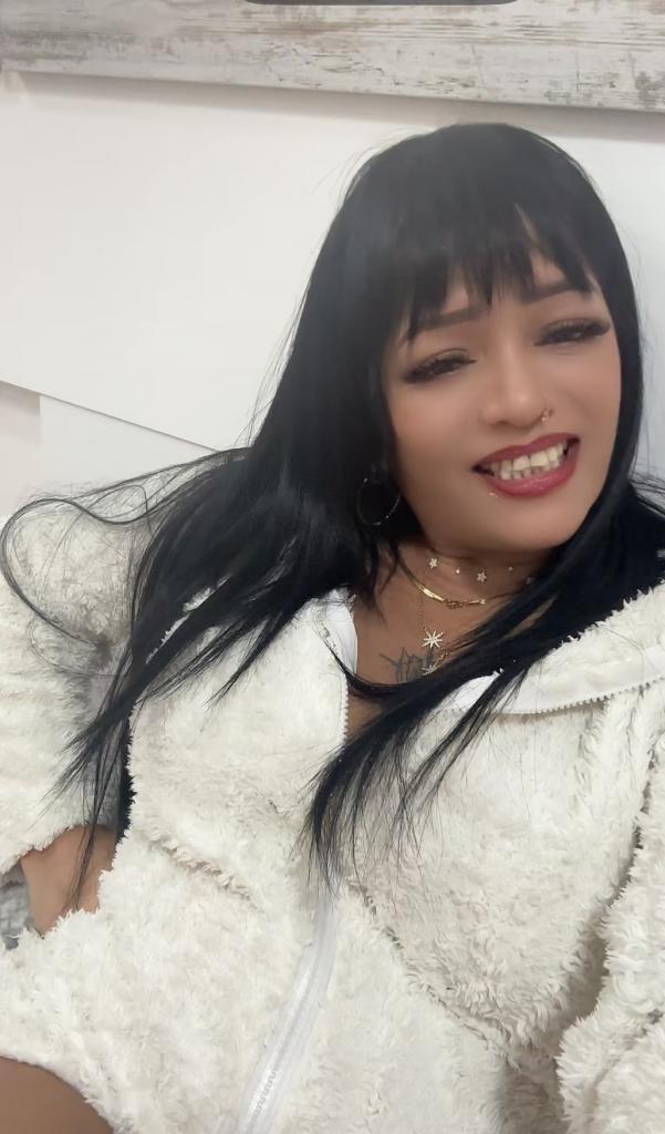 618457337: Chica busca chico en Madrid