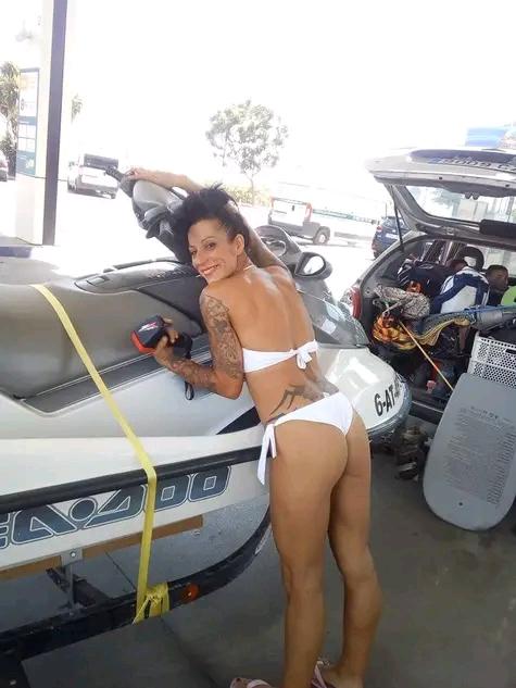 643934920: Chica busca chico en Sevilla