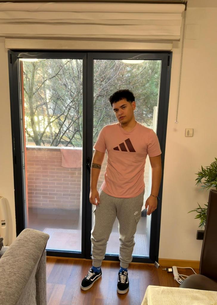 695091078: Chico busca chica en León