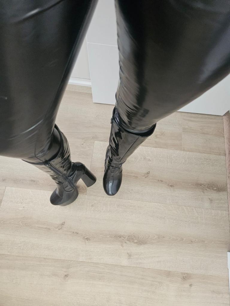 642049254: Chica busca chico en León