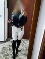 643272294: Chica busca chico en Sevilla