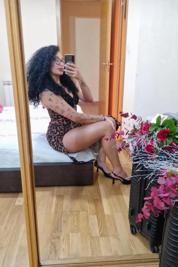 613677079: Chica busca chico en Lugo