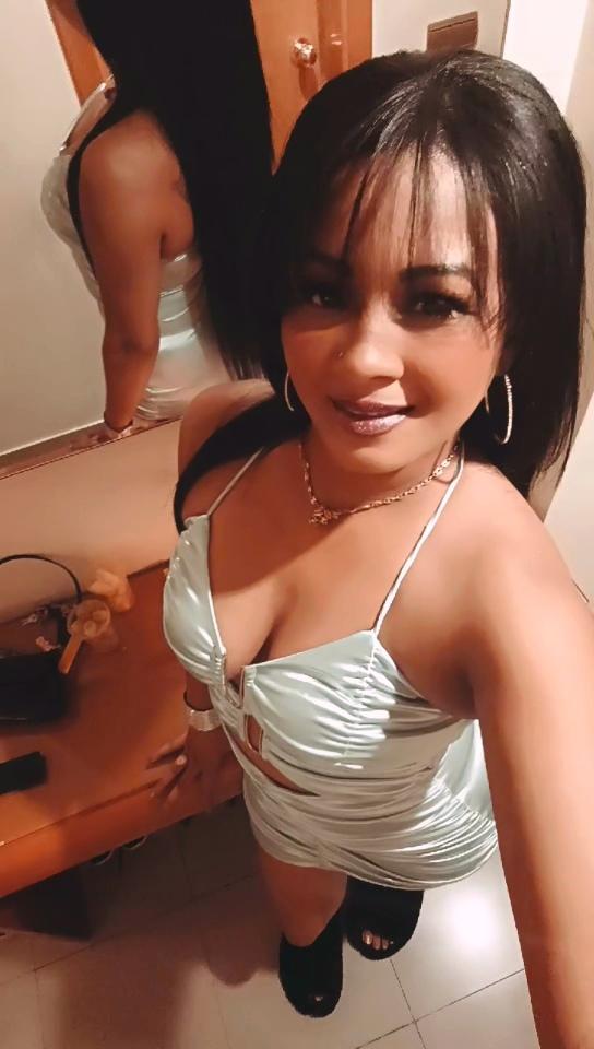 604113086: Chica busca chico en Málaga