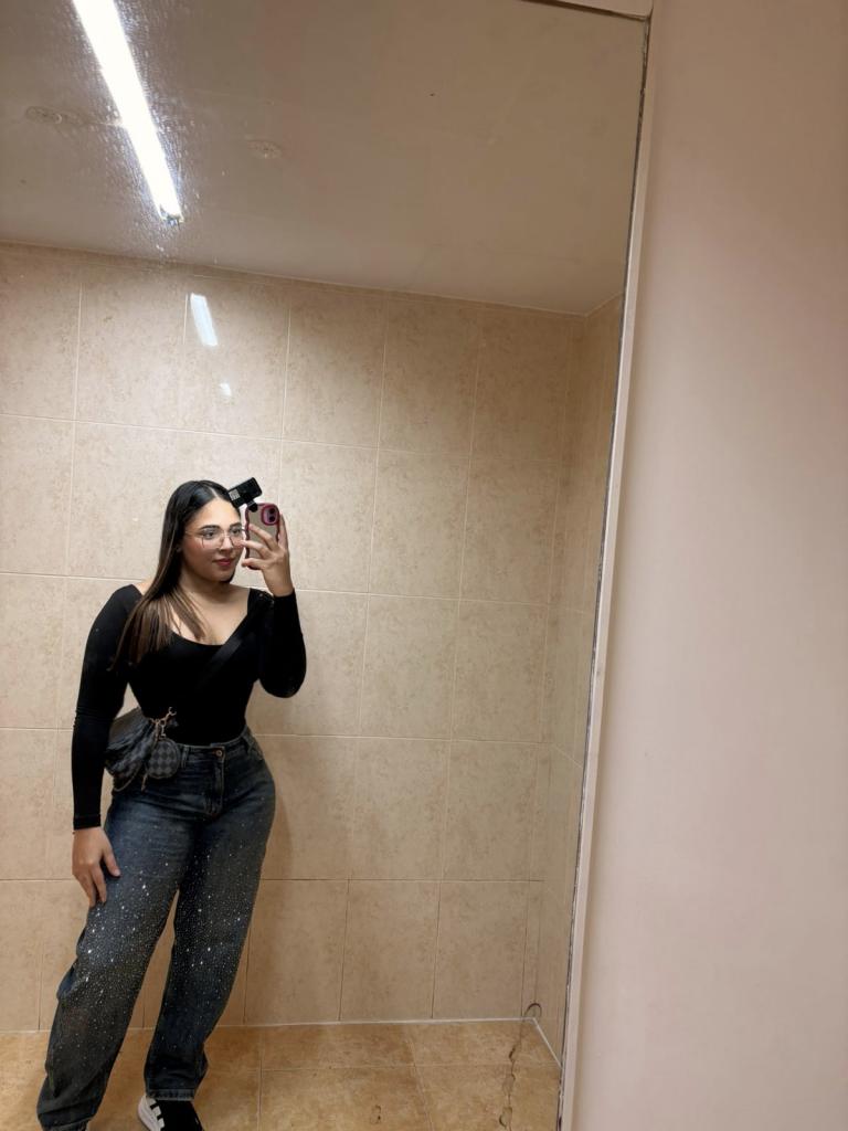 624943087: Chica busca chico en Navarra